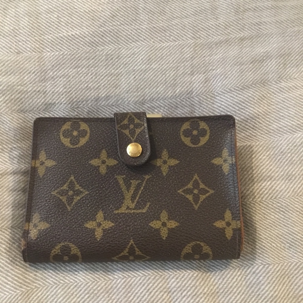Authentic Louis Vuitton Kiss Lock Compact Wallet